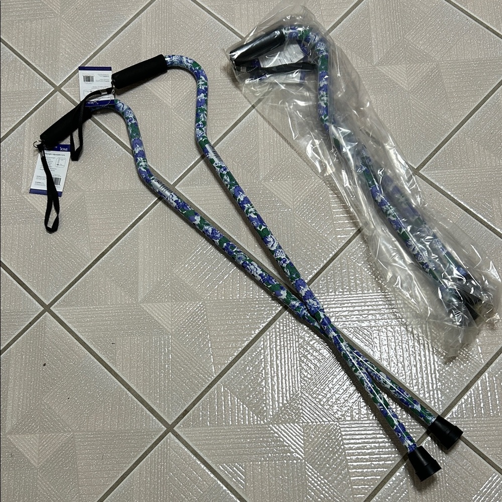 NEW BOX OF 4 adjustable foam grip walking Cane